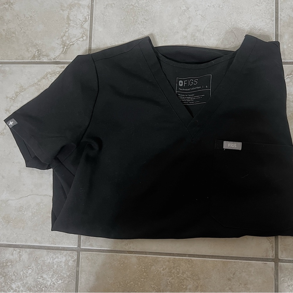 FIGS CATARINA SCRUB TOP